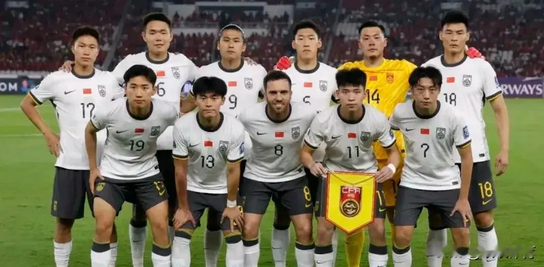 今晚19:00，国足VS巴林，四连败VS三连败，看谁第一。
能说啥？有本事就一输