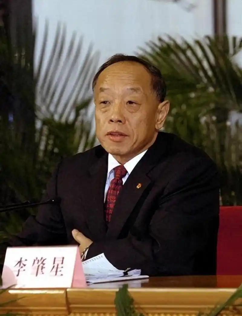 驻美大使李肇星在大学演讲时，当场遭到一位老太太无端质问，胡乱指责中国 “侵略西藏
