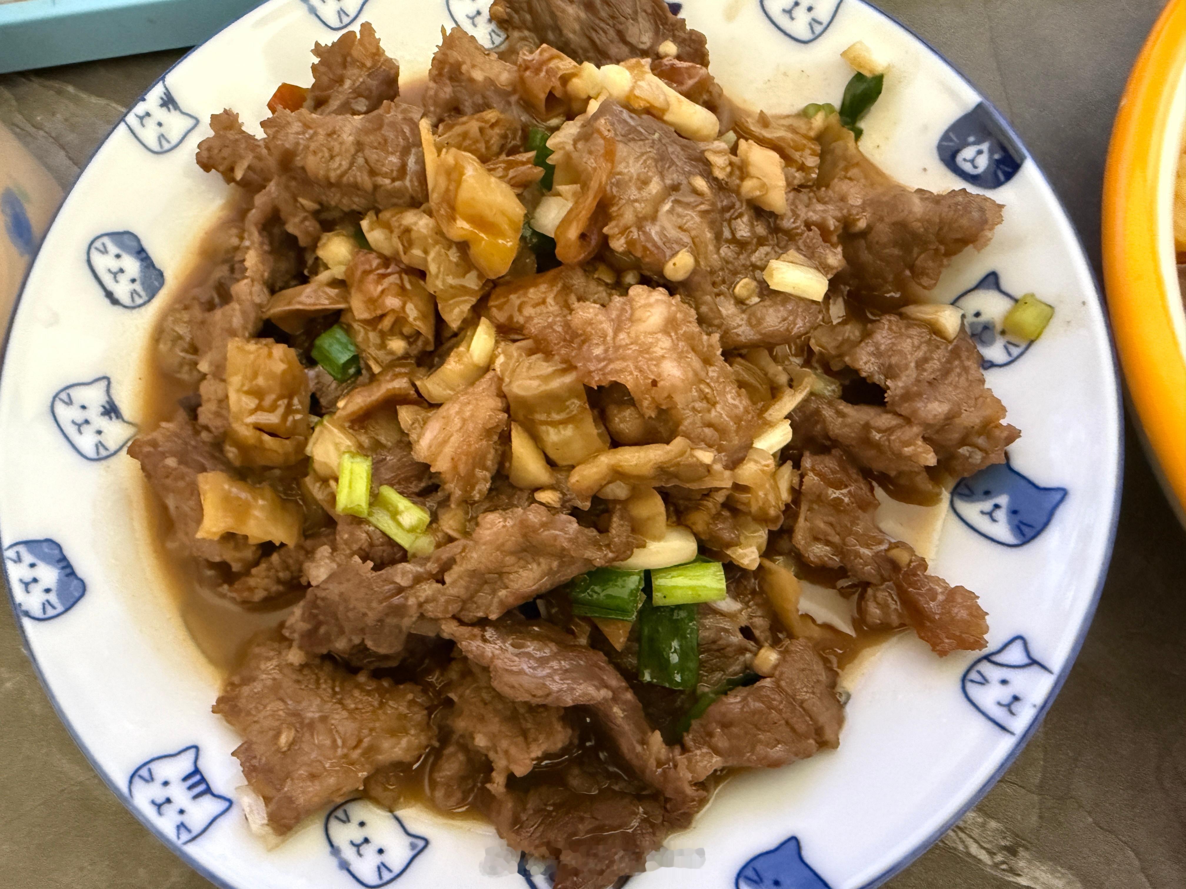 这两天食欲不振，奖励自己吃白辣椒炒牛肉！爆炒 