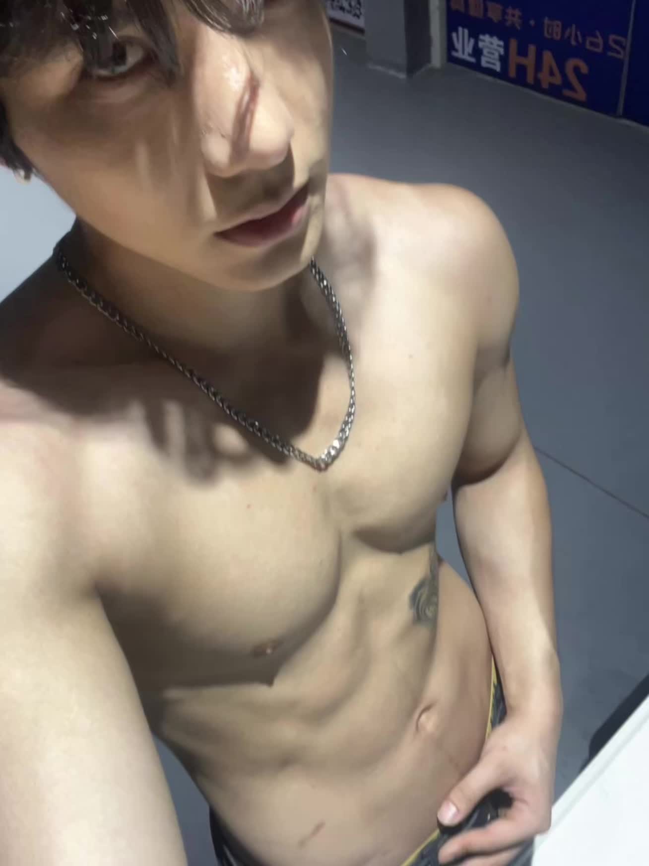 男人锻炼 腹肌腹肌 纹身纹身纹身纹身