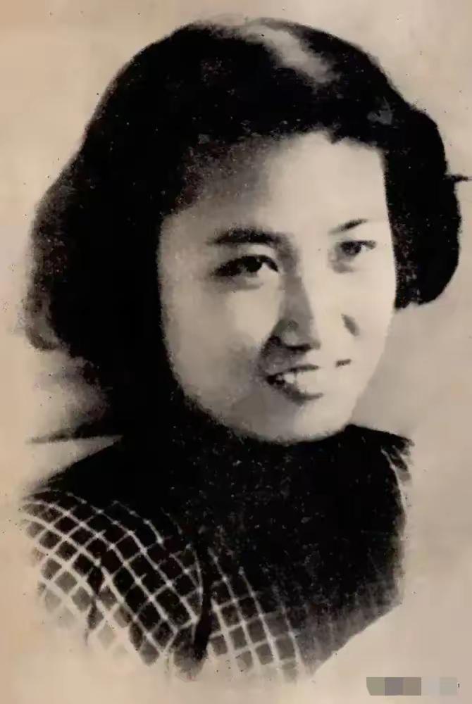 1975年4月，张志新在狱中咬破手指写下带血的绝命书，两天后她在悄无声息的夜幕下