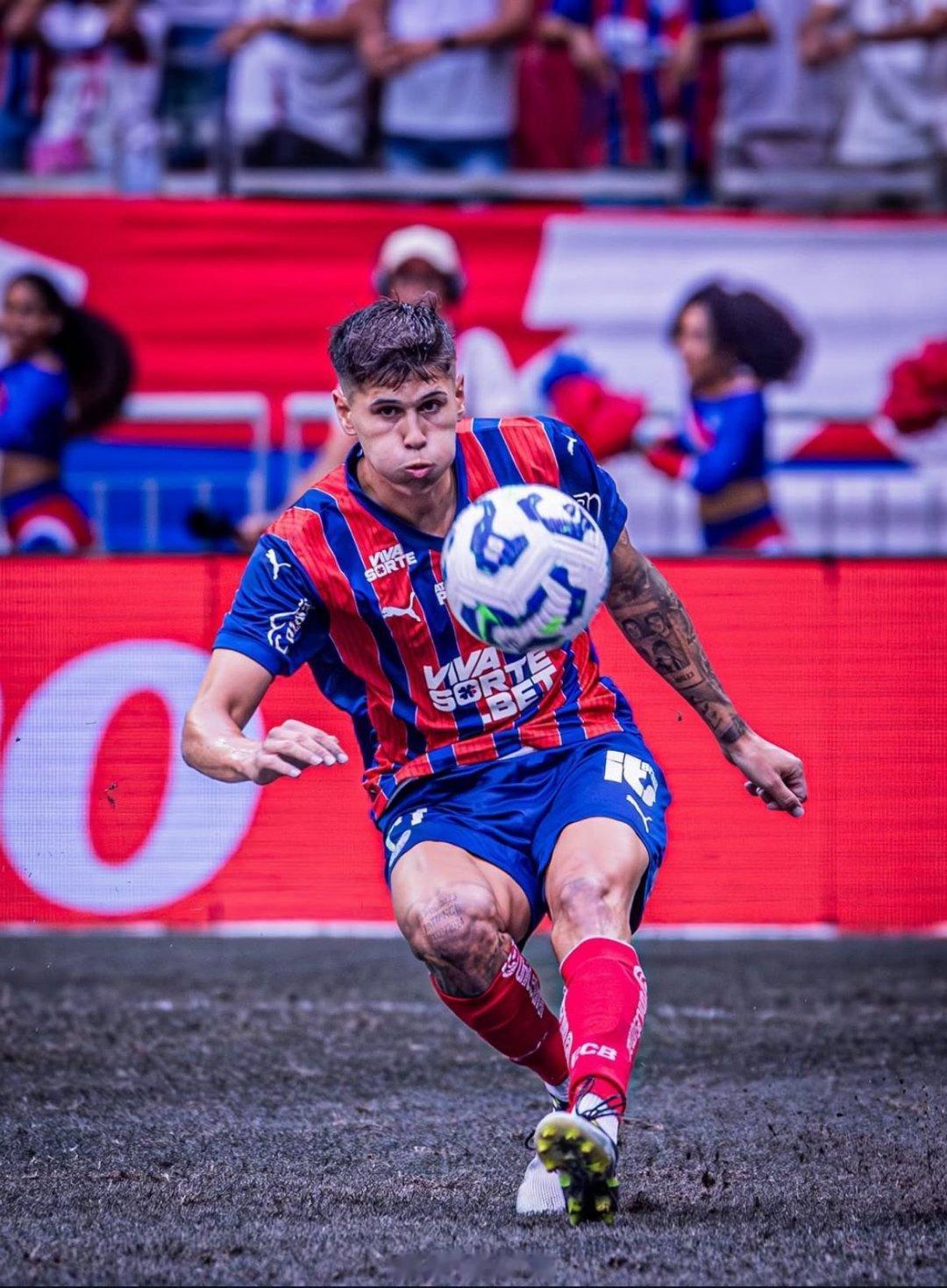 🎩🌎 圣地亚哥·拉莫斯·明戈是世界上向前传球效率最高的阿根廷中后卫 [86%