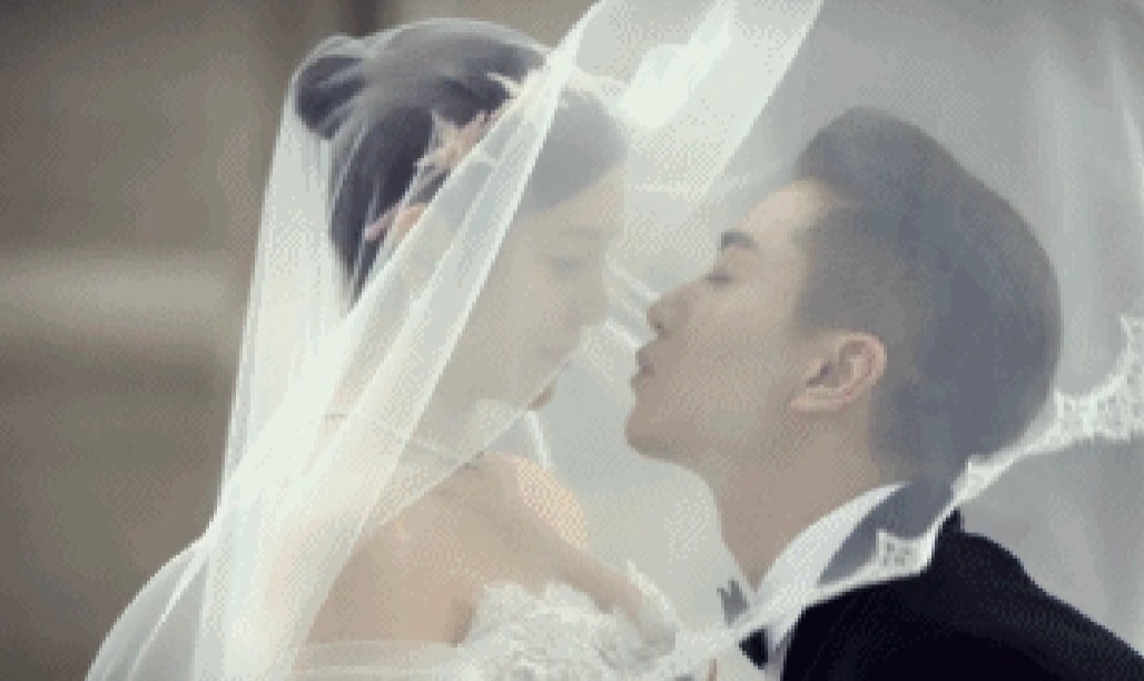 同样都是头纱照，你觉得哪个眼里有光～ 