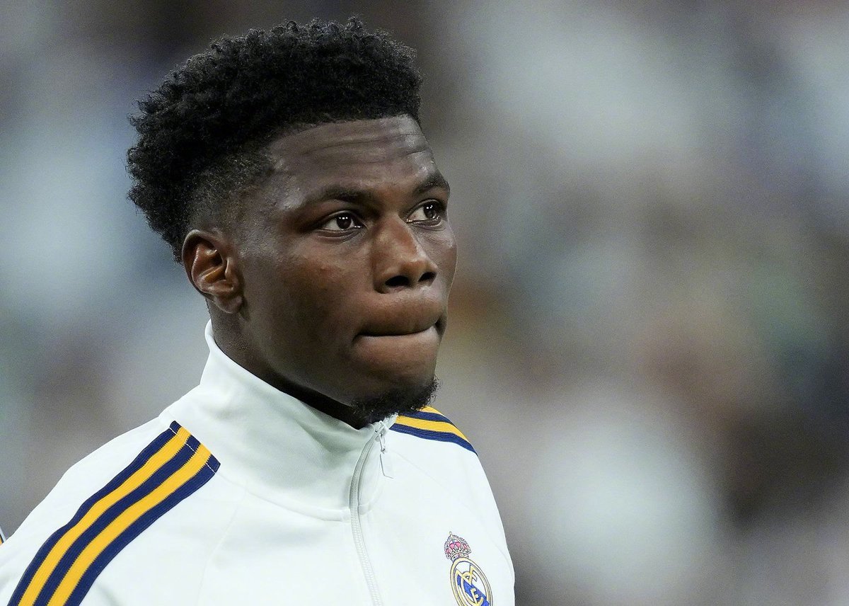 📢 最新消息：曼联正在密切关注奥雷利安·楚阿梅尼在皇家马德里的情况。他是曼联接