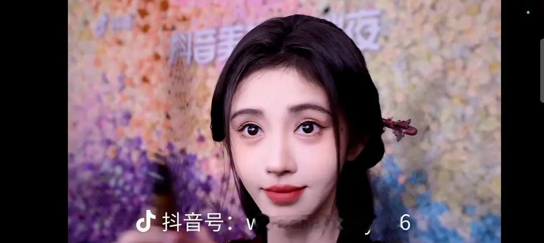 鞠婧祎确实不适合做表情 ​​​