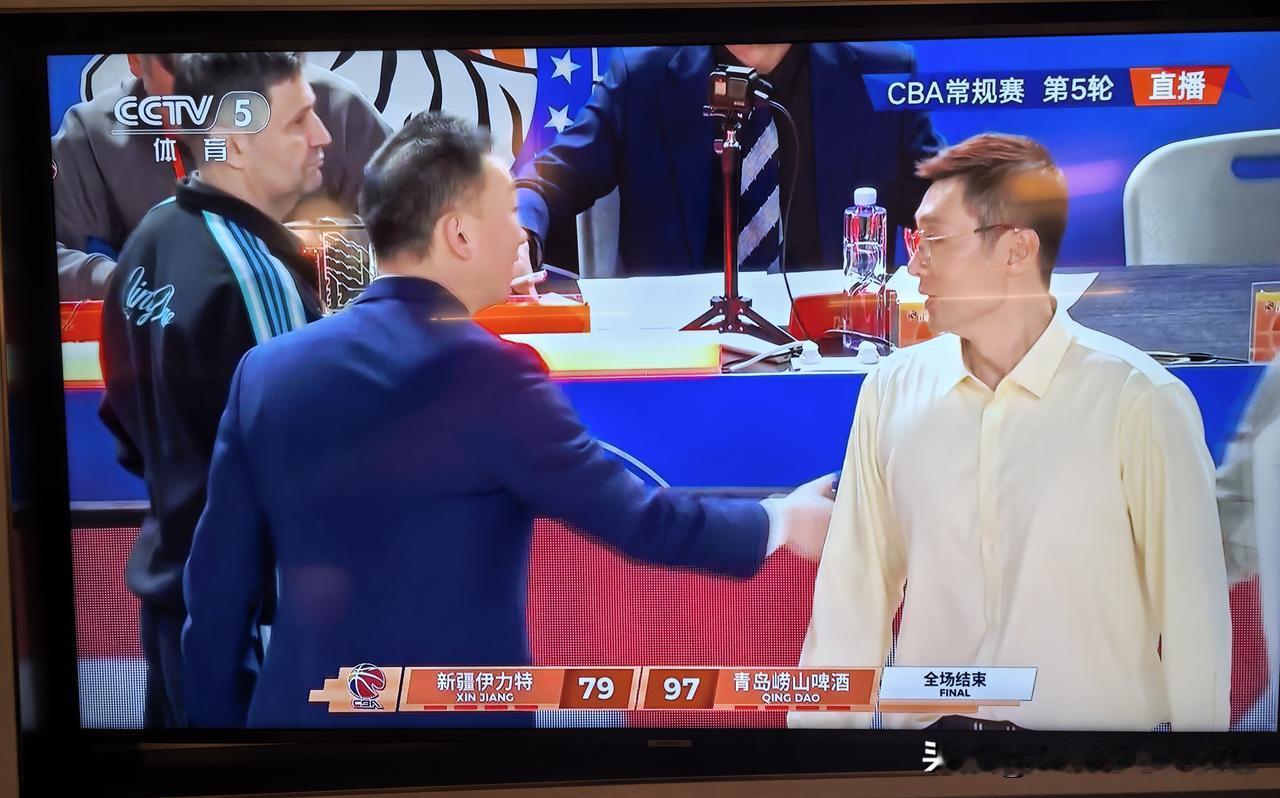 哈里斯迎来CBA首战，新疆惨败青岛。新疆球迷跪求刘伟，请滚蛋！

今晚CBA迎来