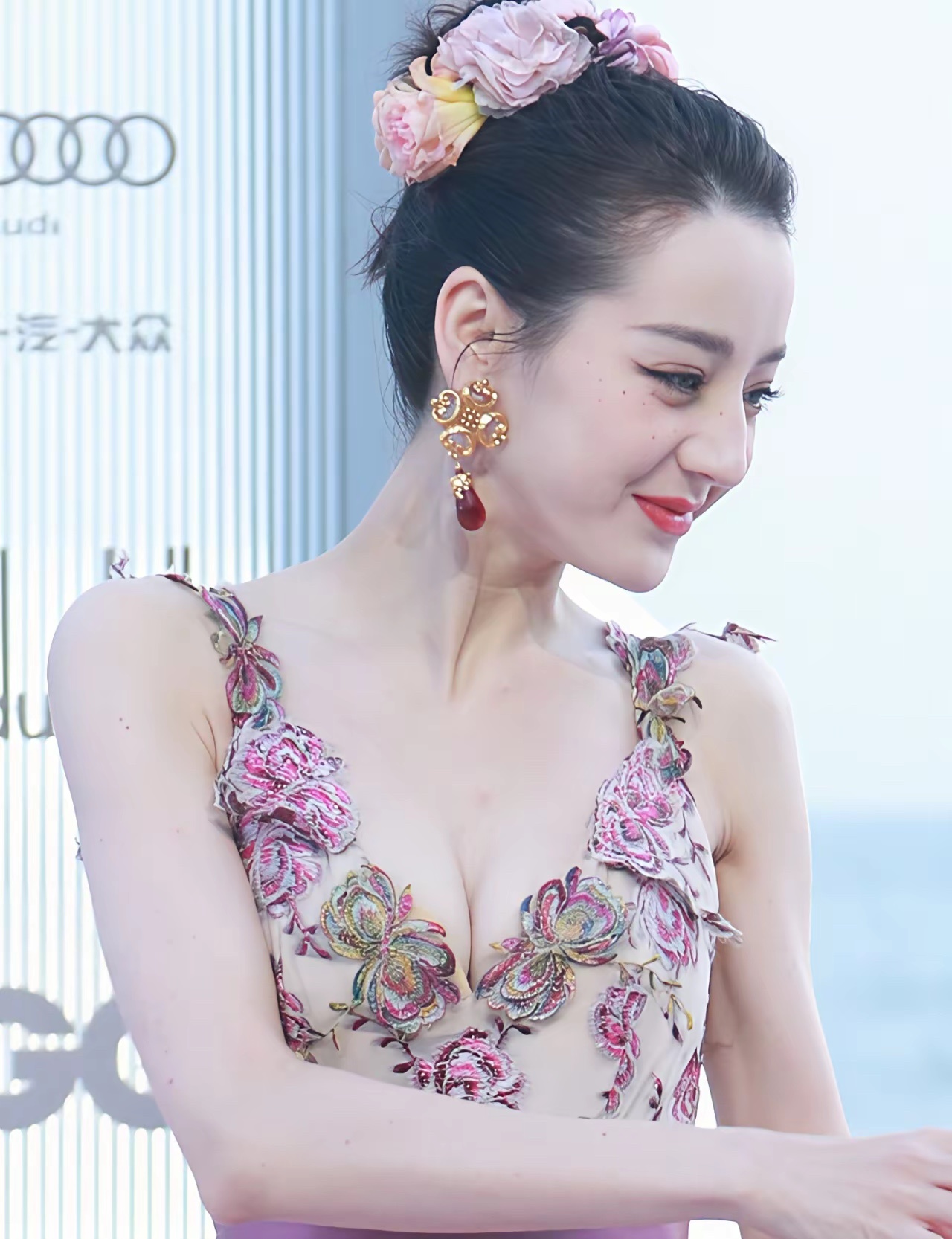 迪丽热巴终于放开了 