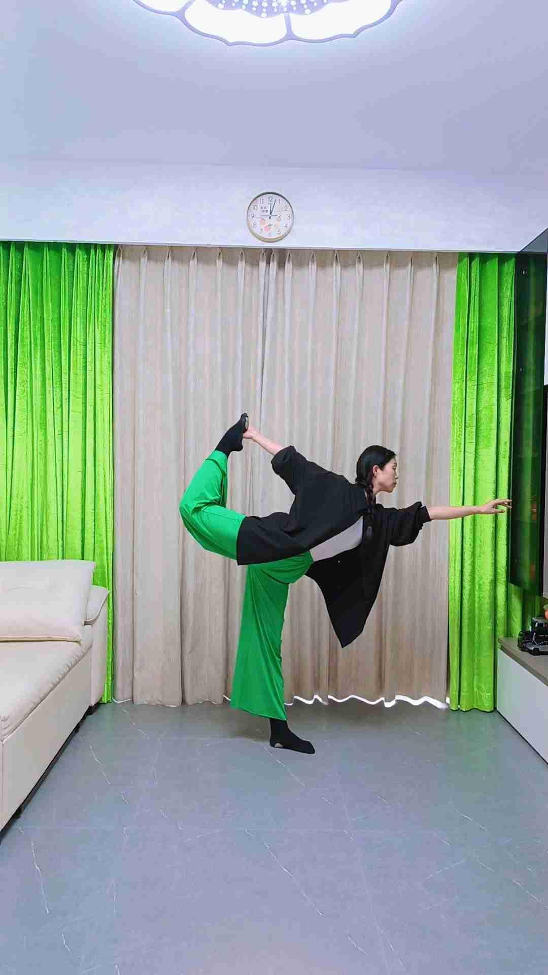 带定位晒今日生活 
我今日的状态：😁轻松愉悦
我这儿的天气：☀️晴天
坚守美好