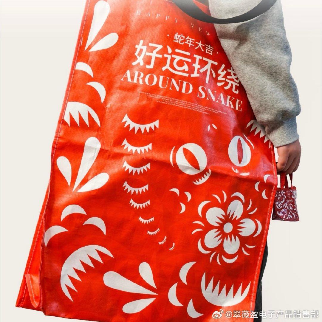 大学生行李箱除了行李什么都有 看来现在的大学生真的是把健康放在首位，年货不再是糖