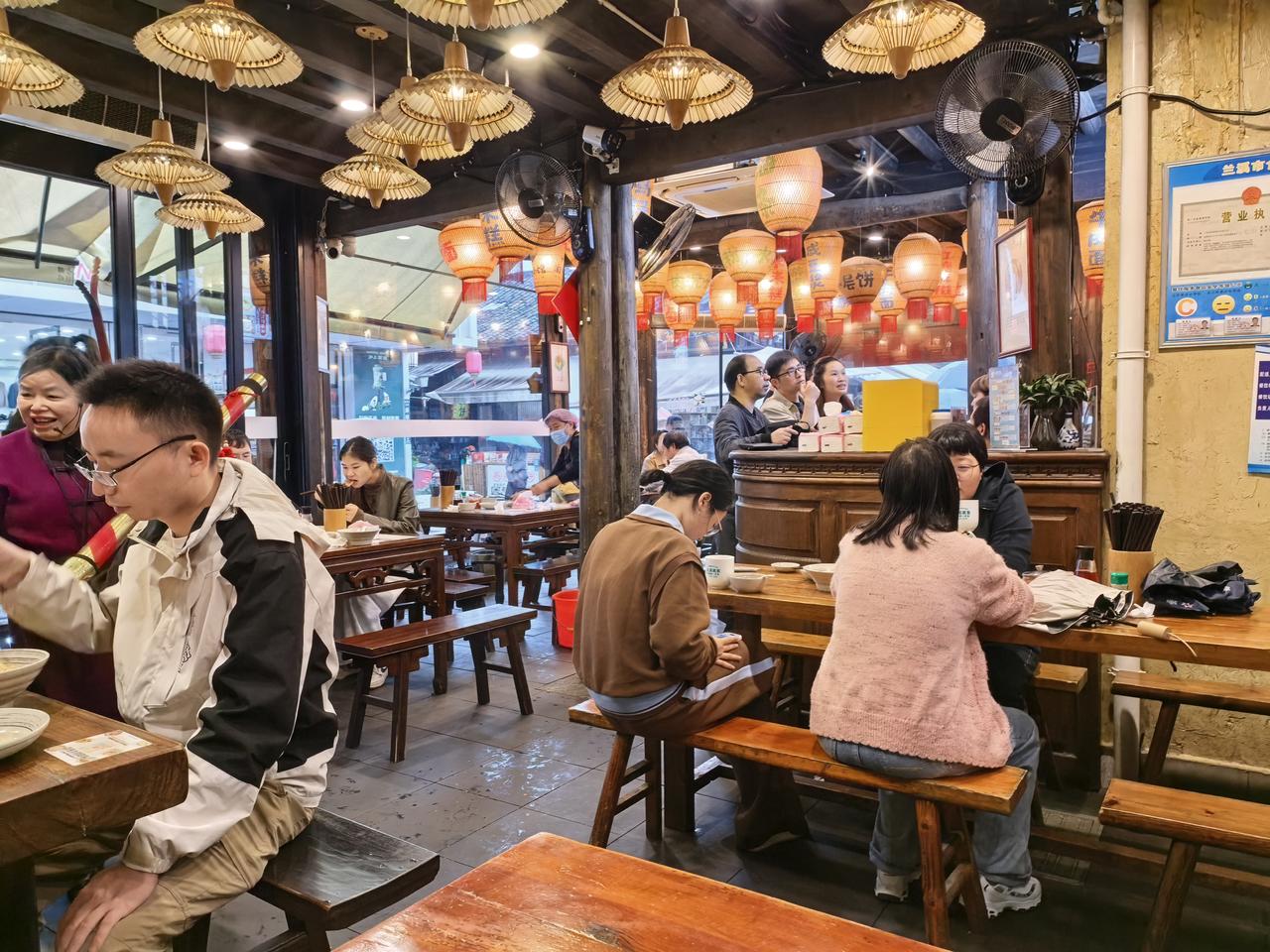 周末冒雨游览金华游埠古镇，古镇有1300多年历史，是江南少有的活着的古镇。清晨的