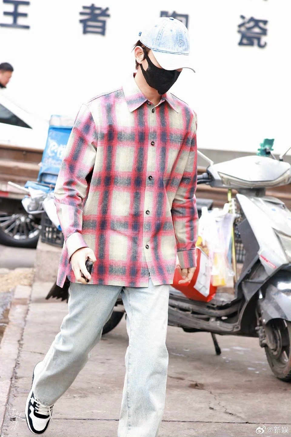 丁禹兮是不是没带冬天的衣服 只想弱弱的问一句，小丁不冷吗   