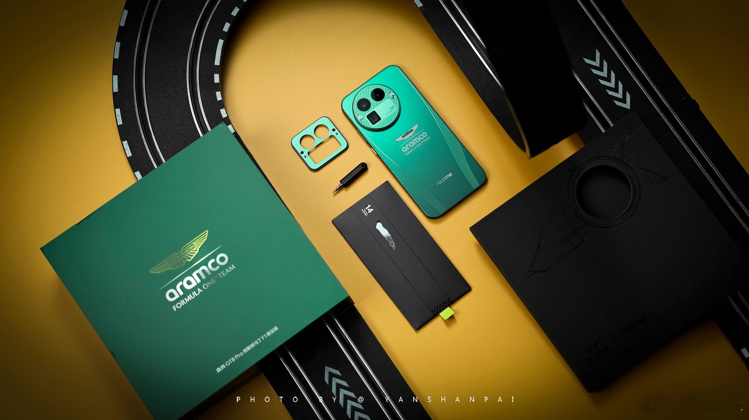 真我GT8 Pro阿斯顿马丁F1限量版是真的帅[流鼻血] ​​​