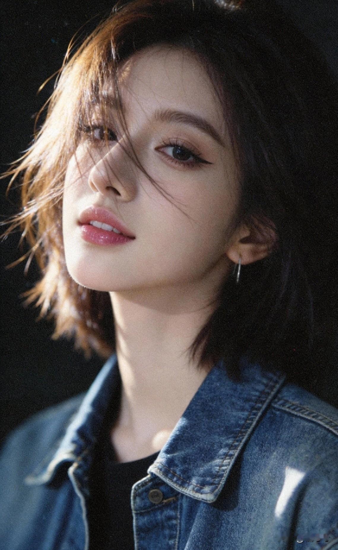 喜欢这东西，
藏不住的。
 
就像山坡上的花，
悄无声息地酝酿，
一不留神，
就