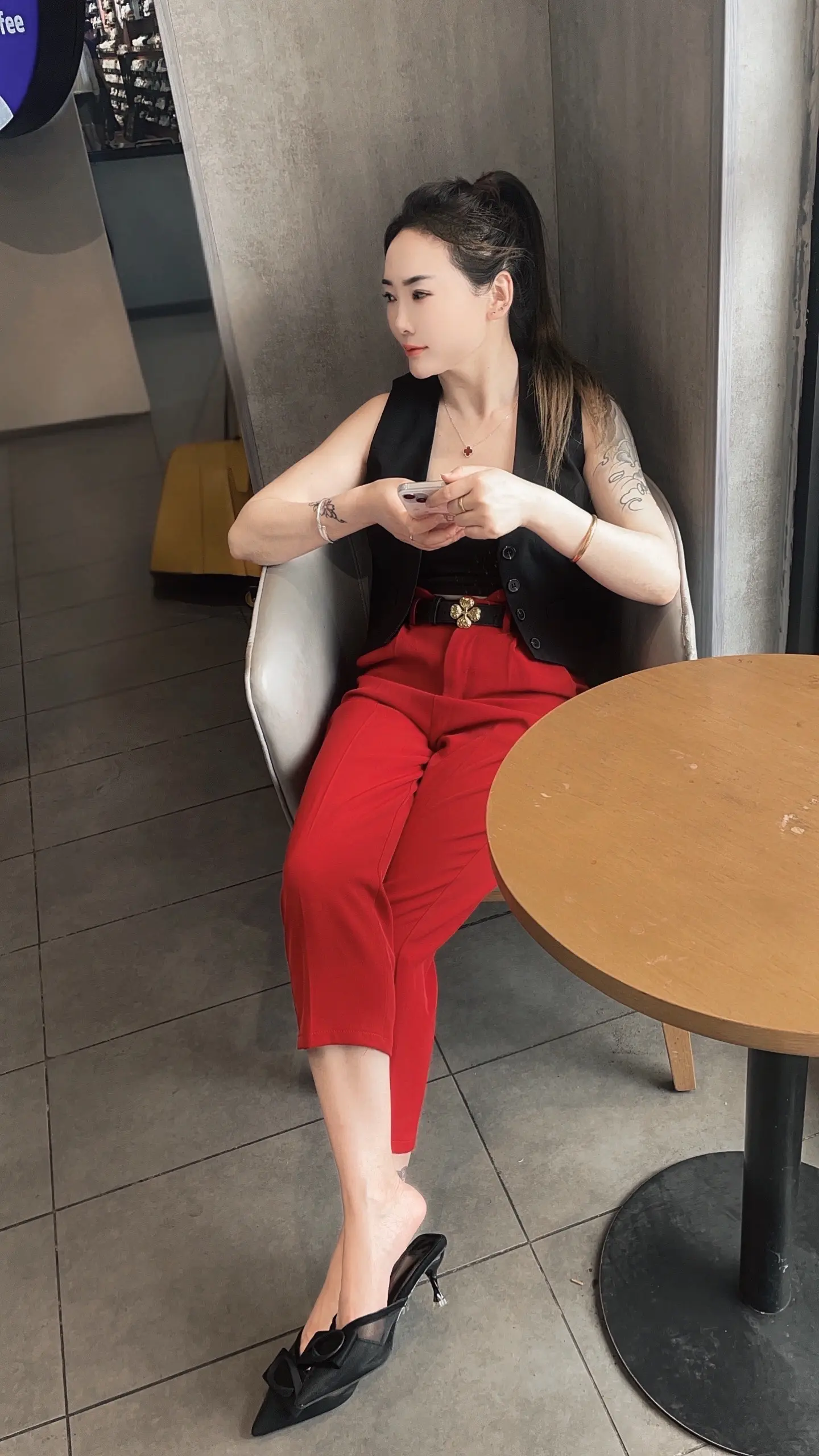 能接受你的负面情绪，还不抛弃你的人才是你人生中的底牌