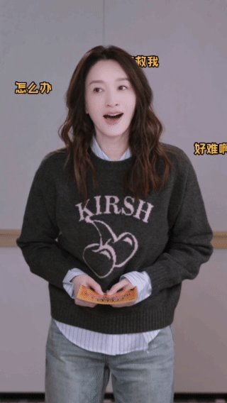 看李小冉跳什么都像心愿便利贴哈哈哈哈哈谁懂这种莫名的既视感！李小冉卖力肢体表演诗