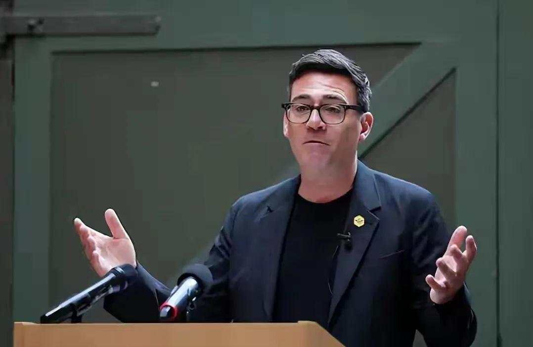 欠中资的钱怎么办？英国新首相站在唐宁街十号门口，对着全世界的镜头说：英国要重归稳