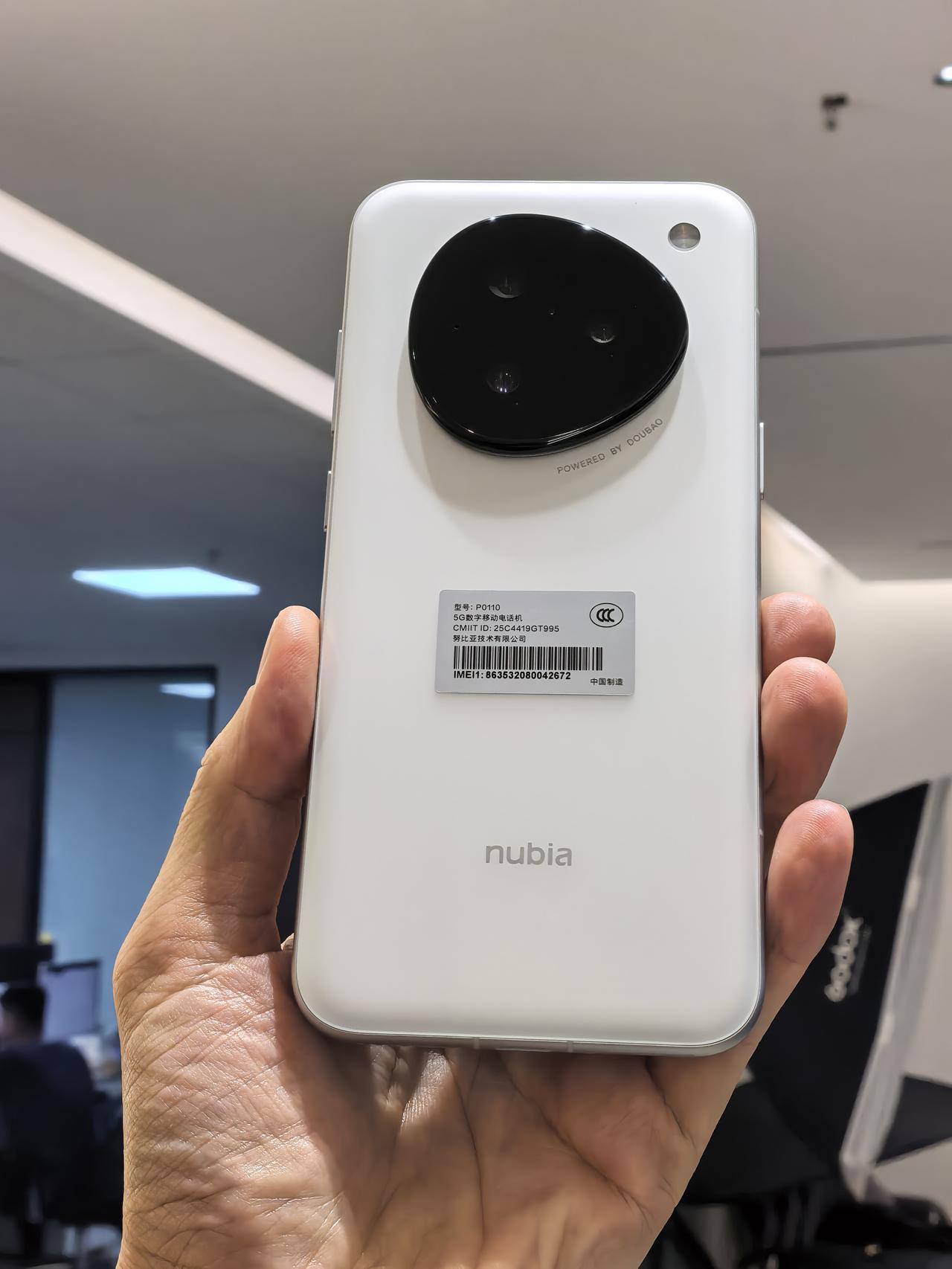 昨天随手买了台豆包手机，据说升值了？？！