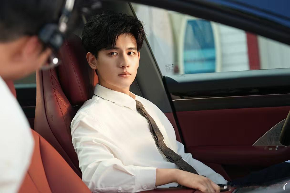 胡先煦早就爱你老己了 胡先煦一直以来都是我心中的榜样，他用自己的方式诠释“爱自己