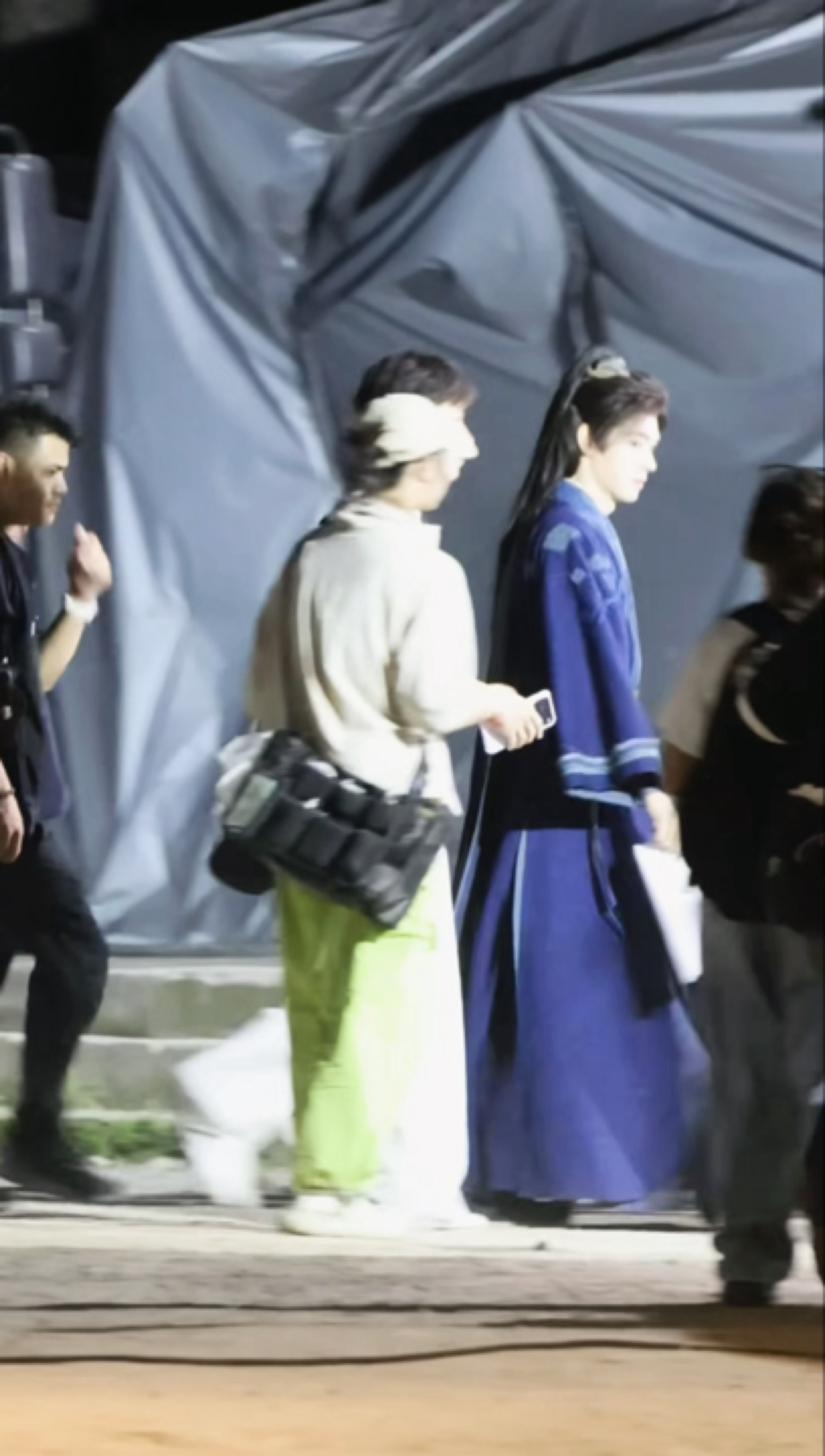 哇靠新衣服哎 