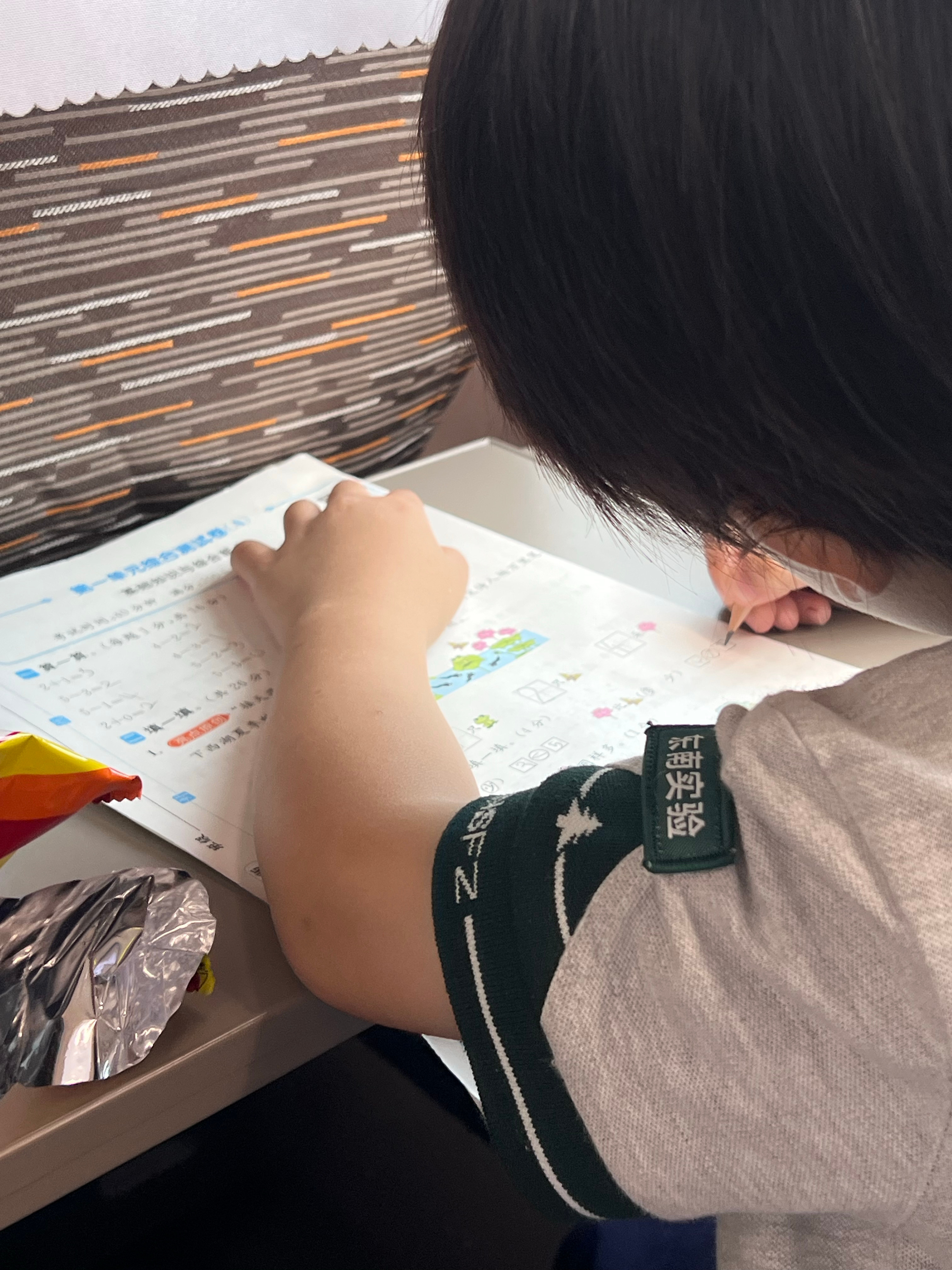 临了买到了去北京的车票，假期去找朋友们充个电还蛮好的！高铁🚄写了作业，安爸给的