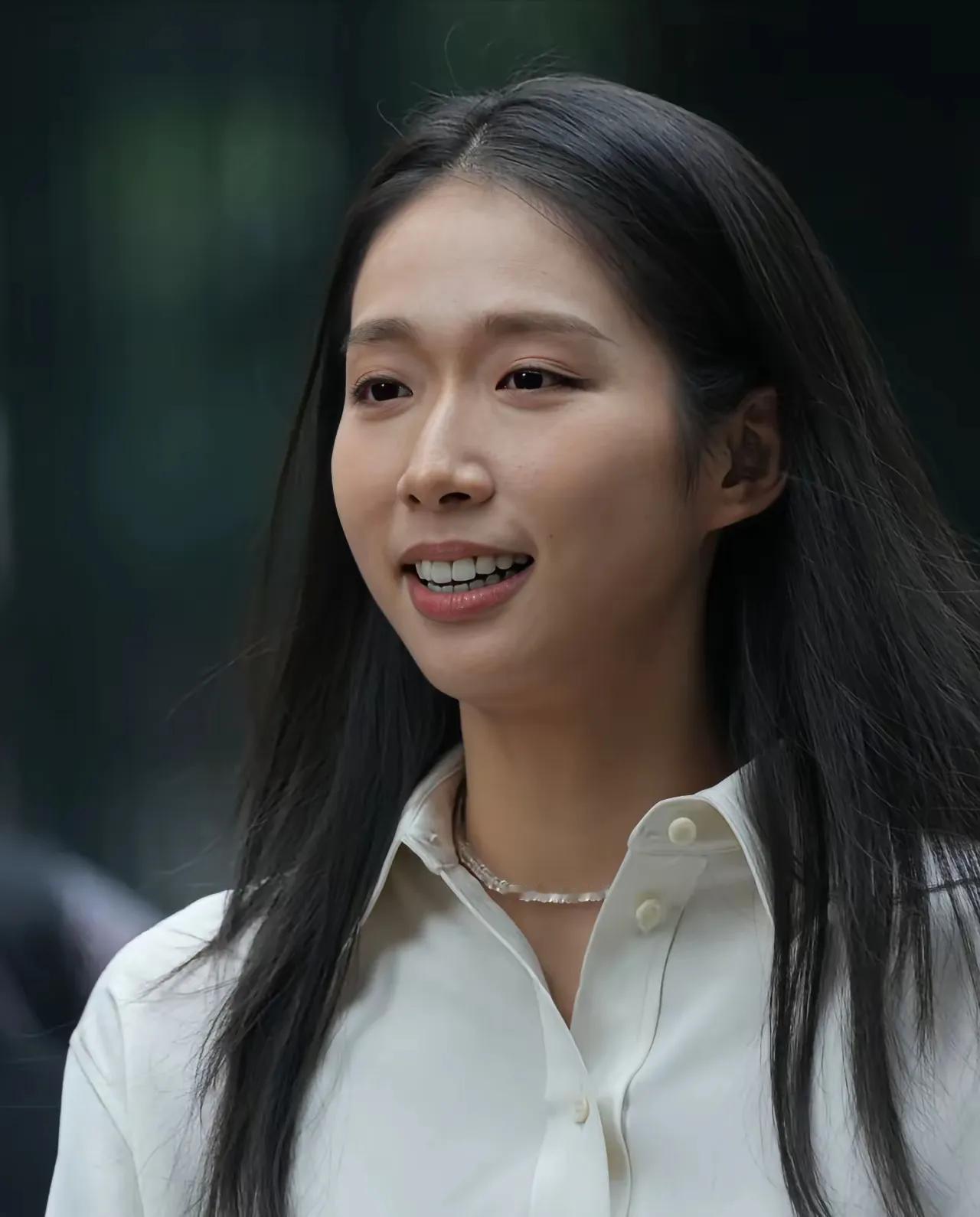 奥运冠军，颜值棒棒的，真的有点像林志玲，是体育界扛把子的存在。

奥运冠军诚然付