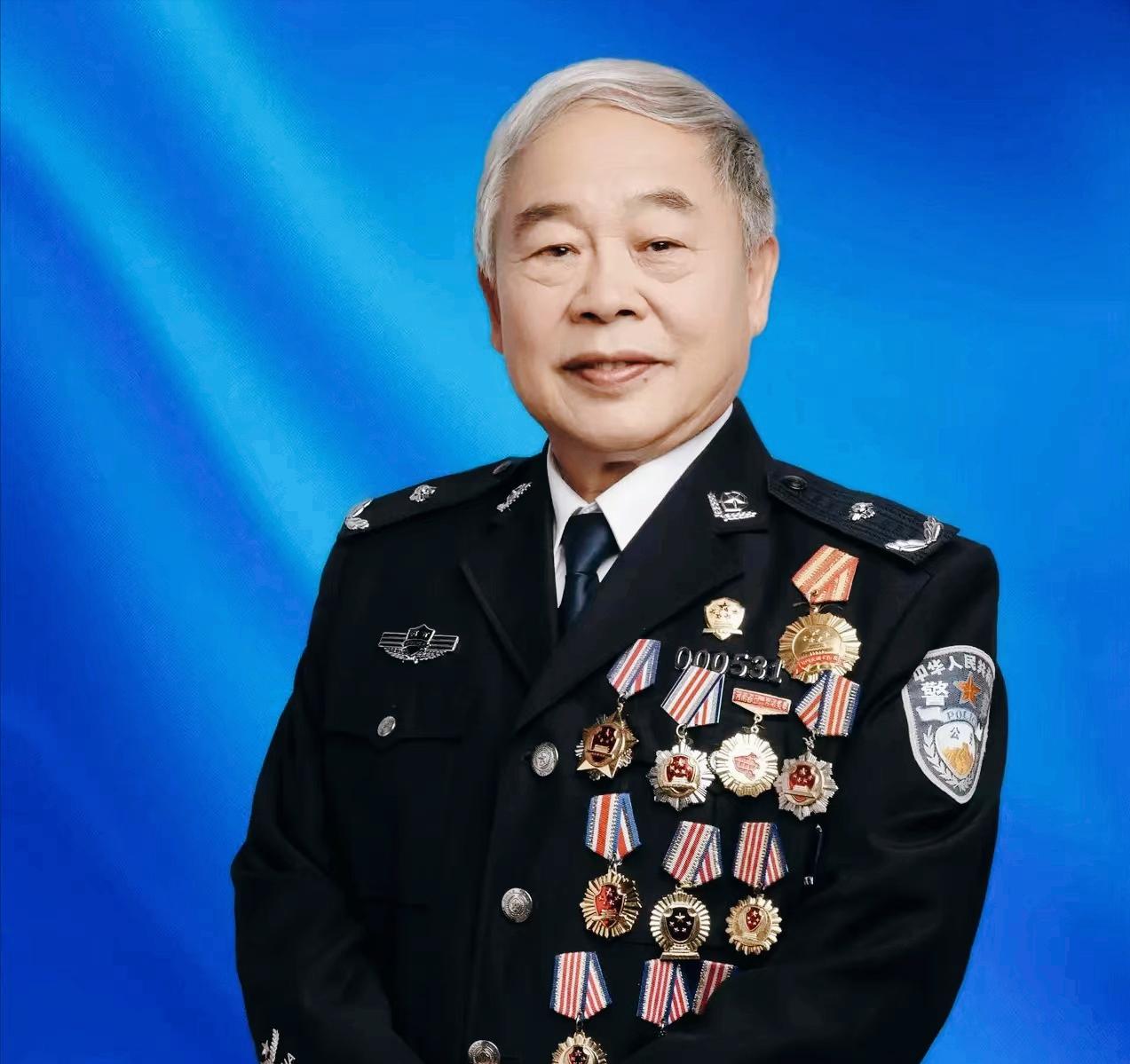 2005年,一名自称邮递员的男子，突然给河北威县检察院，送来一神秘邮包，可检察官