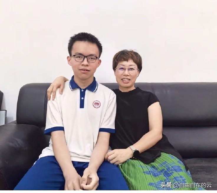 永辉的成绩出来了，考了526分，还是很不错的。永辉的生物和化学都考的不错，数学和