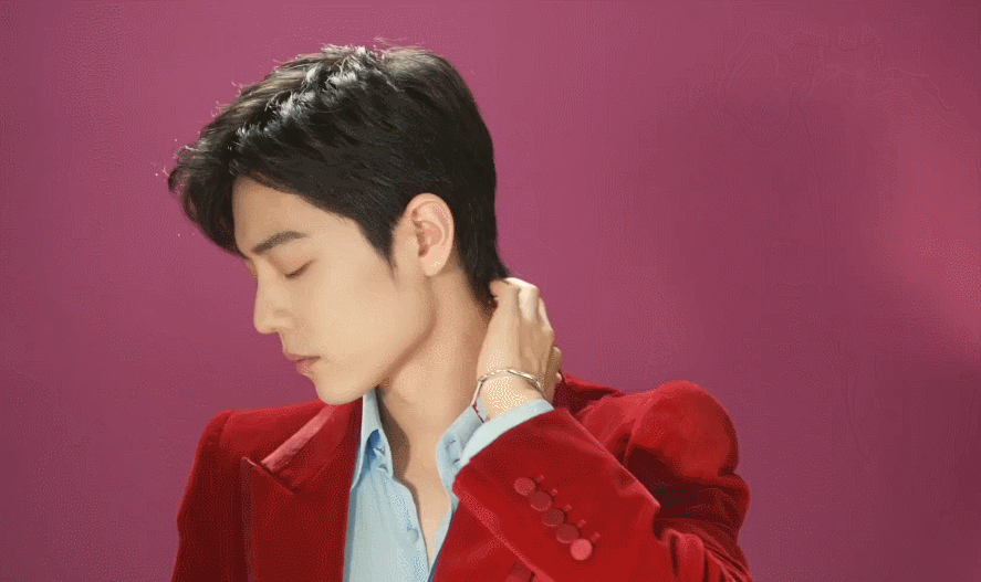 肖战有顶流命没有顶流病这世间有千万种热爱，上帝把我最爱的那个，刻上你的名字。 红