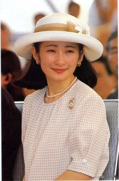 关于纪子妃的性格||在纪子嫁入皇室多年后，皇室以“王妃殿下无法适应皇室环境”为由