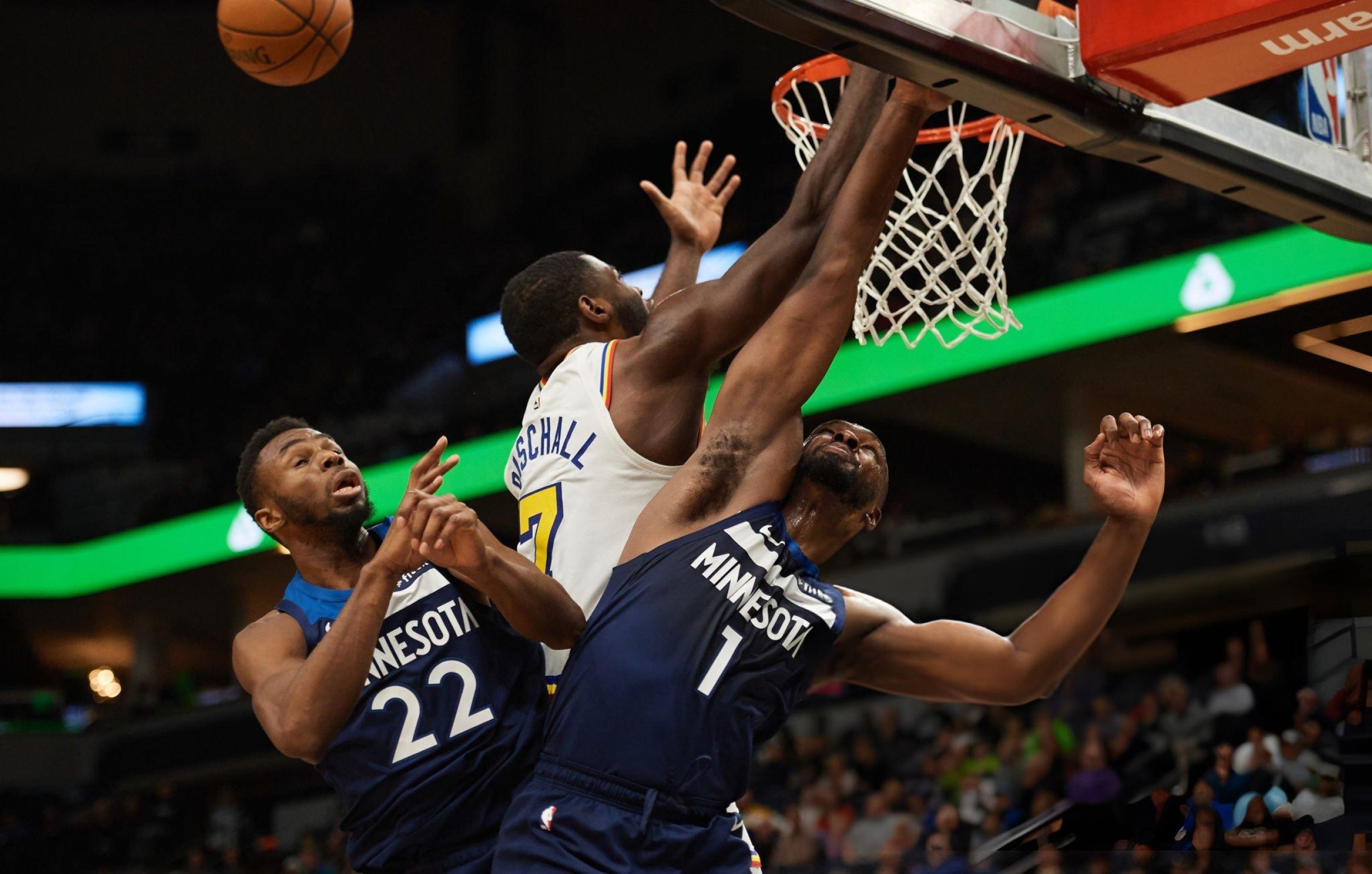 拖欠工资、让医生说谎、非法闯入[允悲]维金斯森林狼前队友冯莱发文控诉sh队：在中