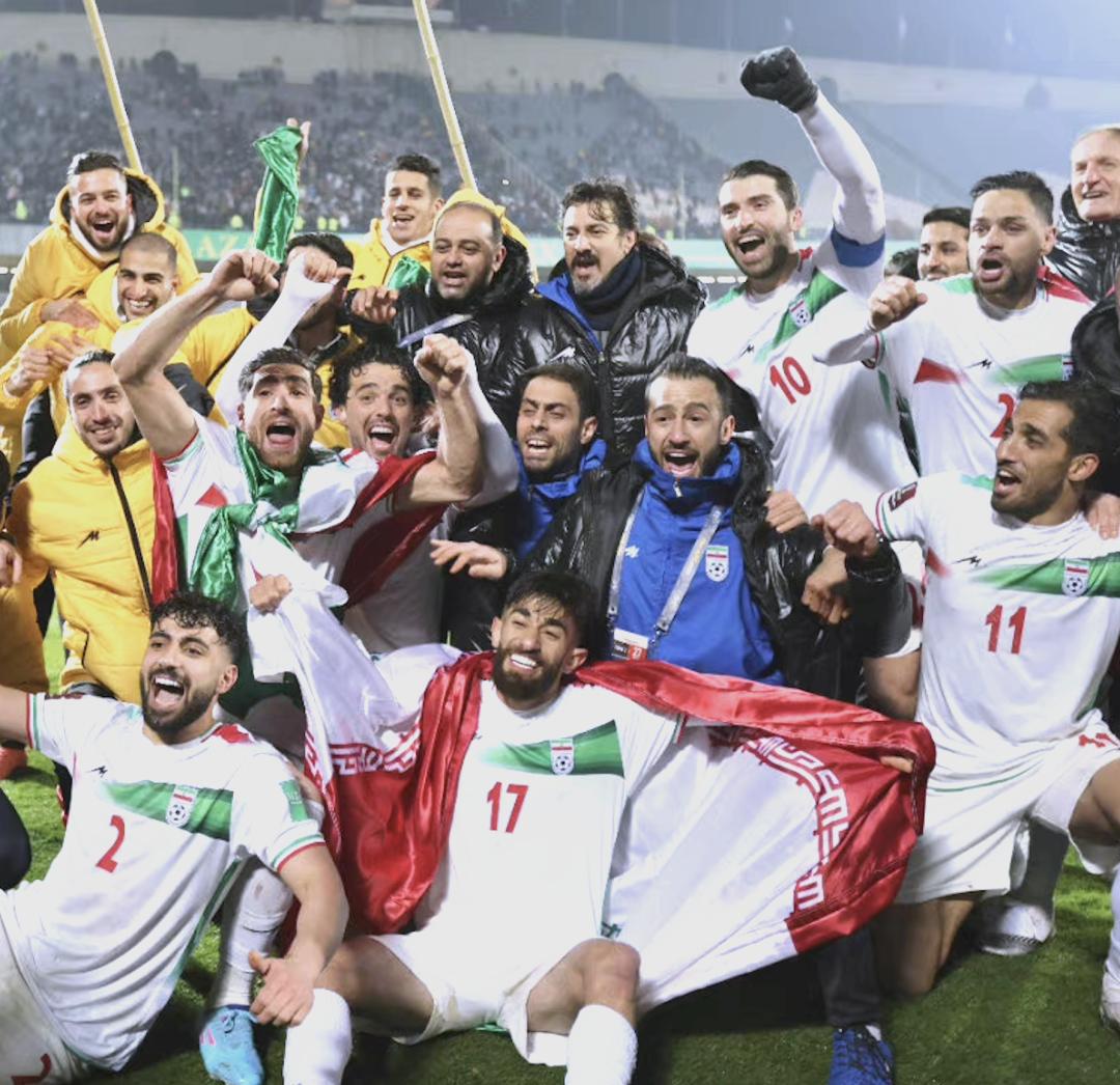 英媒《镜报》报道伊朗正考虑退出美加墨世界杯，以表示抗议和抵制！
这样的话，按规矩