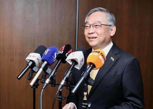 近期，新加坡总理接受采访的视频又火了。
 
8 月 20 日，第四届印度 — 新