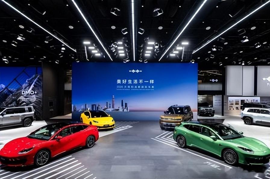 今年的成都车展你们去看了吗，在方程豹展台上有两款重磅新车✨！这也是很多关关心的，