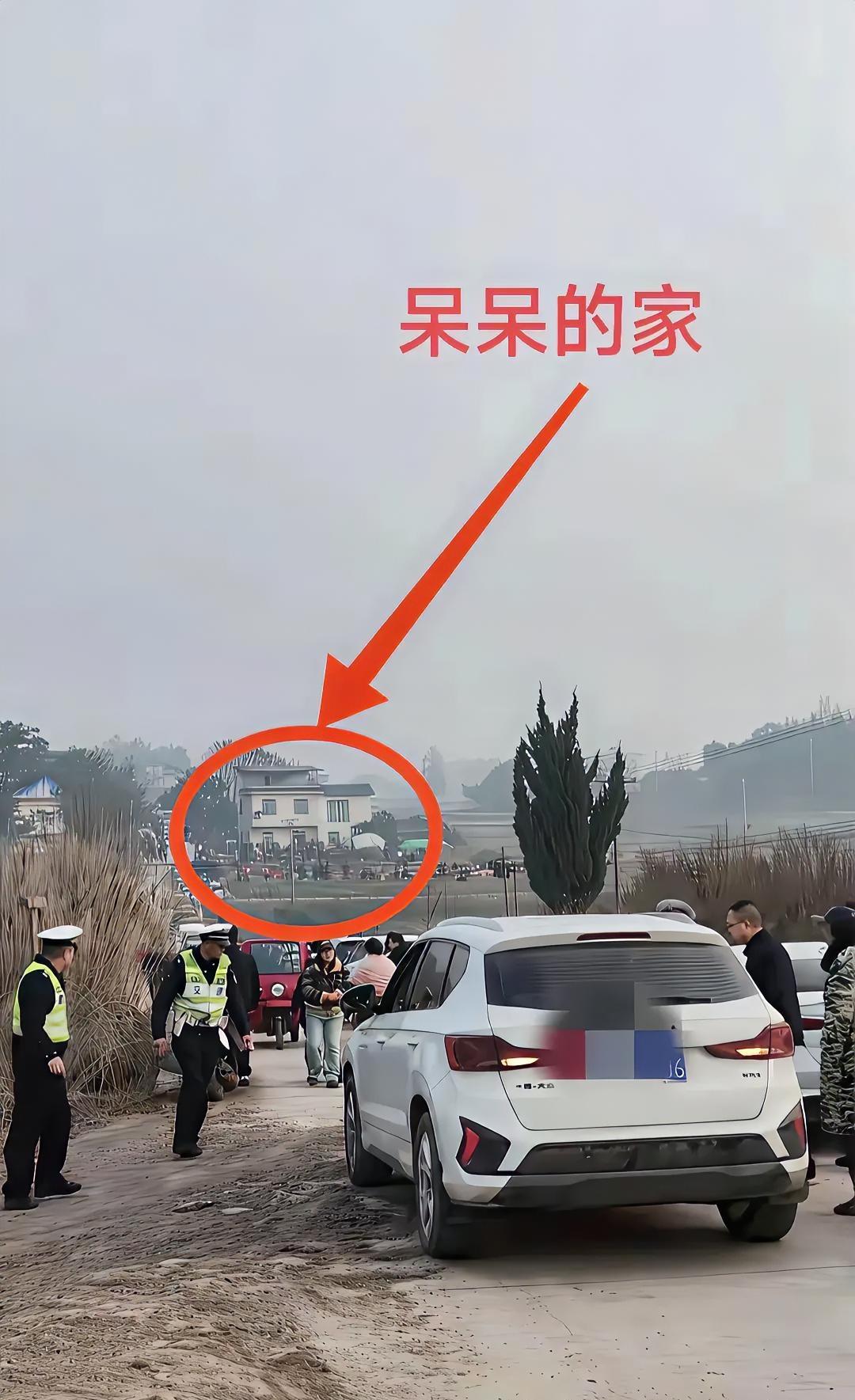 一个土里土气的美甲店老板，
竟在农村盖起三层小楼！
这别墅不算顶级，但她的故事绝