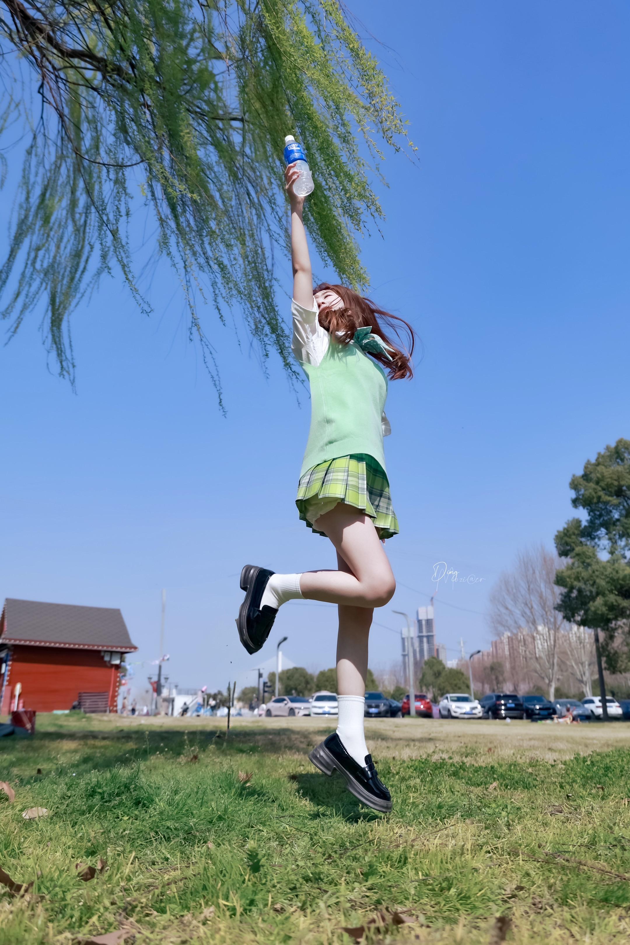 jk元气少女｜春日的快乐时光。《jk氛围感写真》 模特：  拍摄地点：武汉 江滩