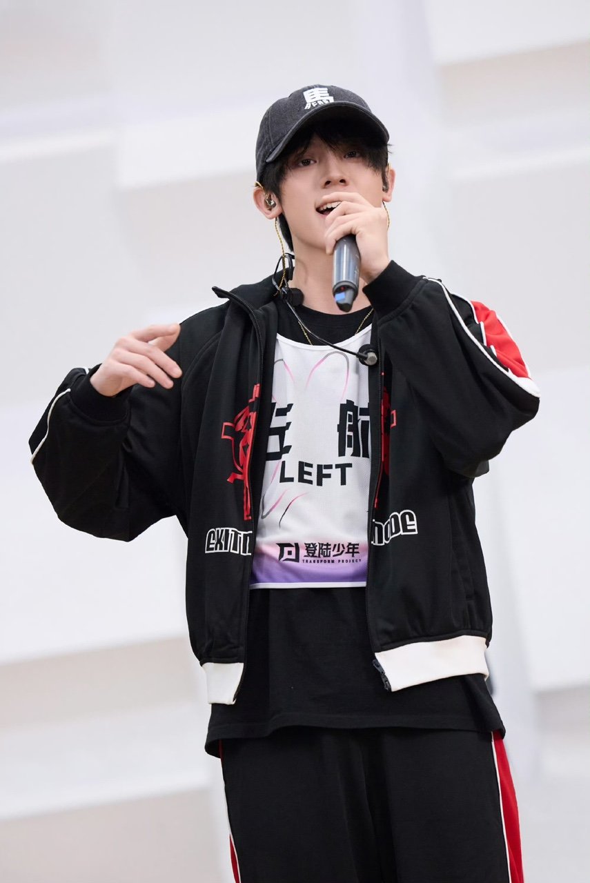 TOP澳门彩排花絮TOP澳门彩排花絮送达 萌萌的五登 好期待这个演唱会吧 