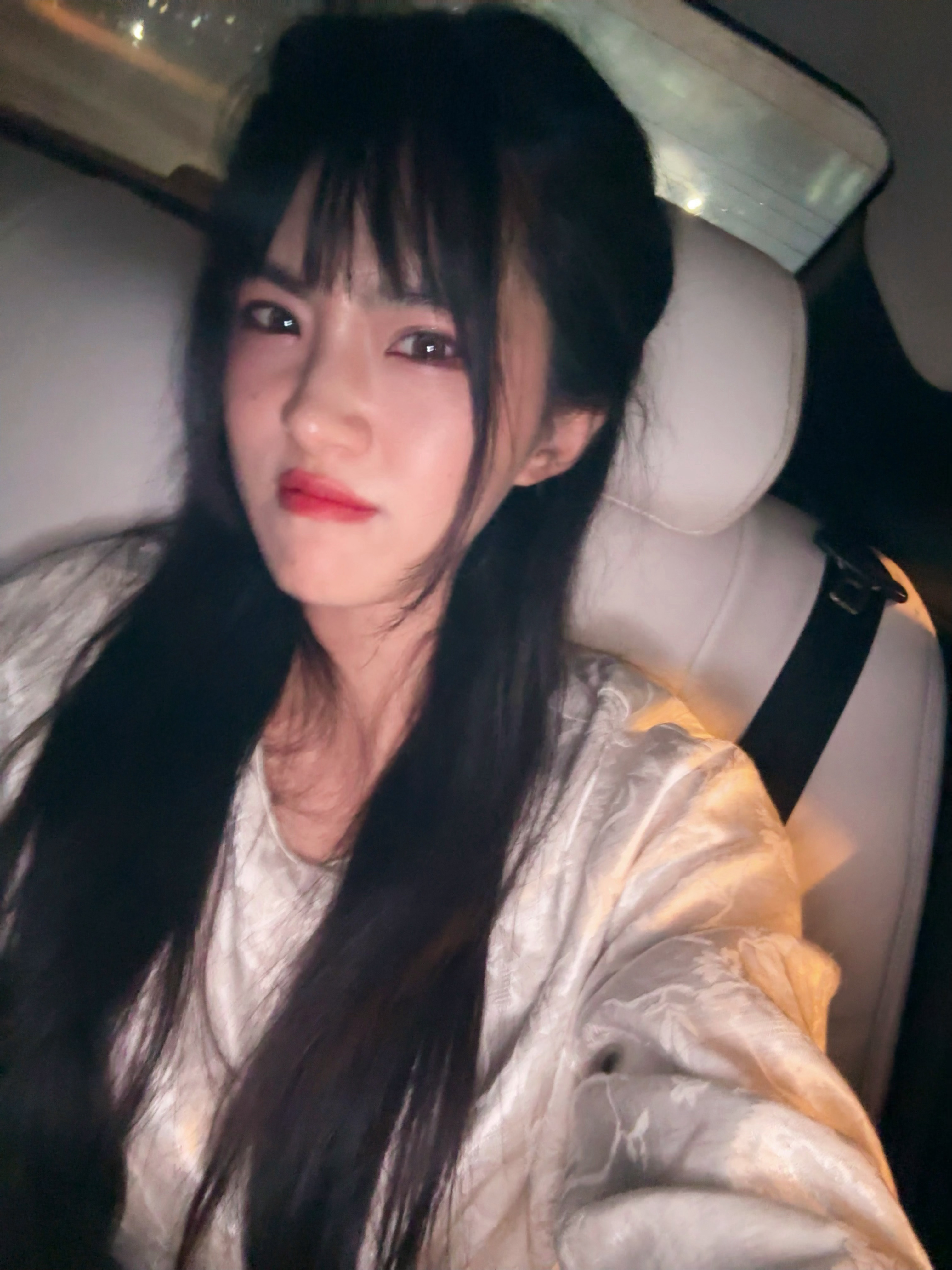 加班到现在又遇到下雨的桥儿给友友们输送一个痛苦表情[二哈][二哈]桥桥的日常分享