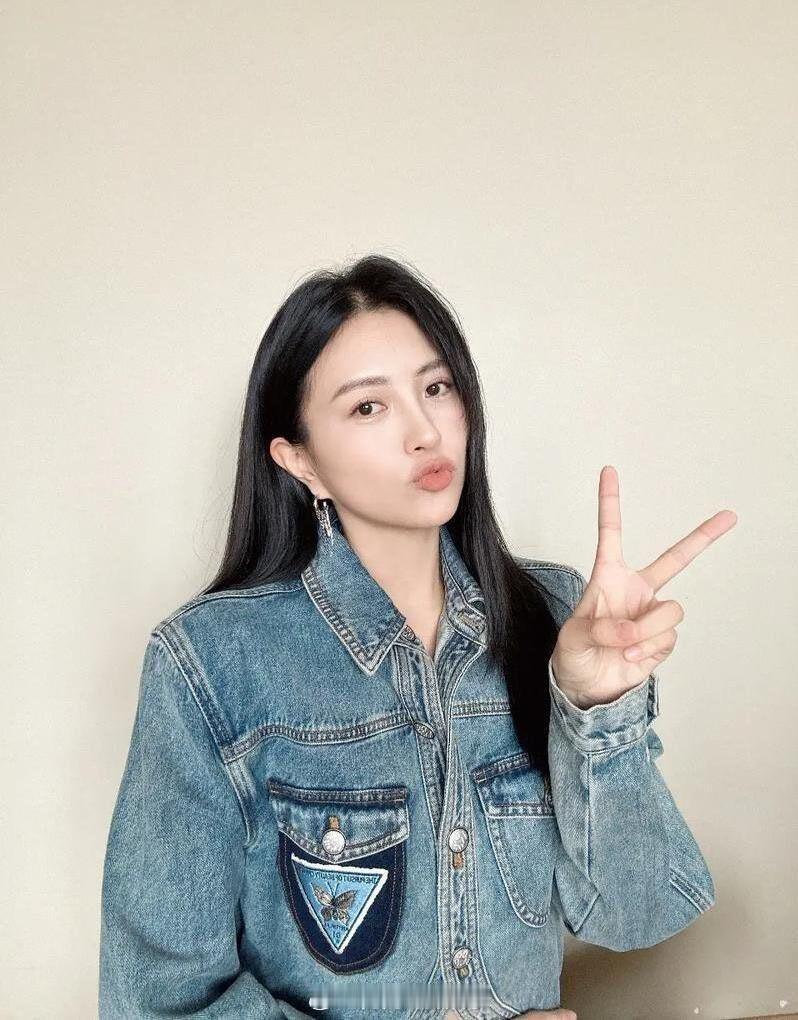 包文婧产后10个月开练普拉提 恢复的还挺好的，自律的女人最美 