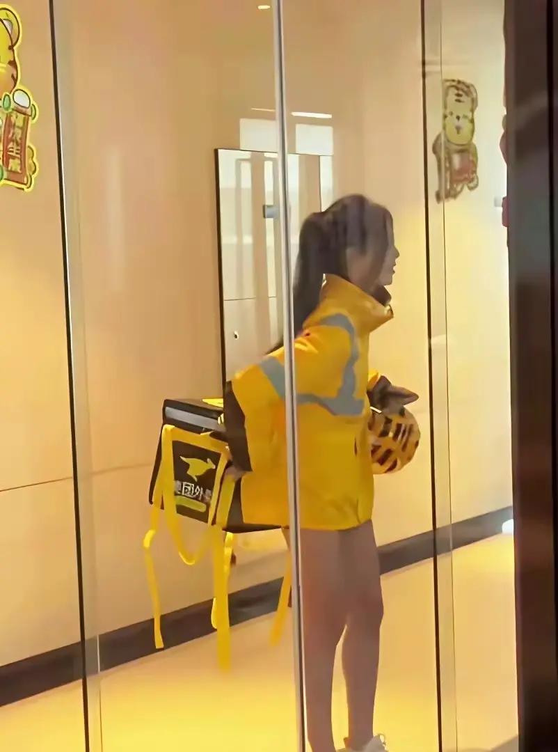 穿上漂亮的裙子，迎接美好的一天。