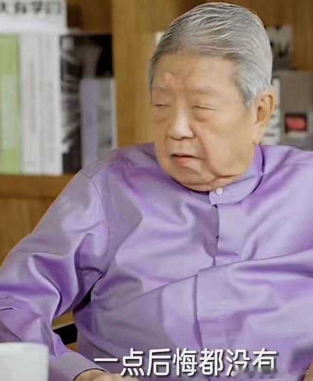 #蔡澜不后悔没有小孩# 82岁蔡澜回应丁克，笑言从不后悔，自己都没长大，照顾不了