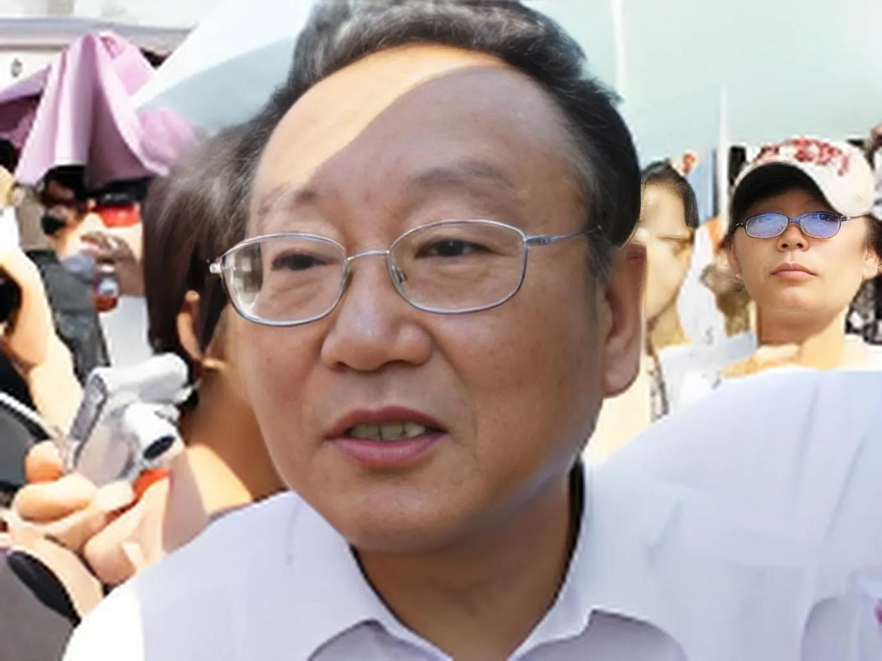 2006年，罗京的葬礼上，蒋大为、毕福剑等人，前来送别最后一程，大家永远忘不了他