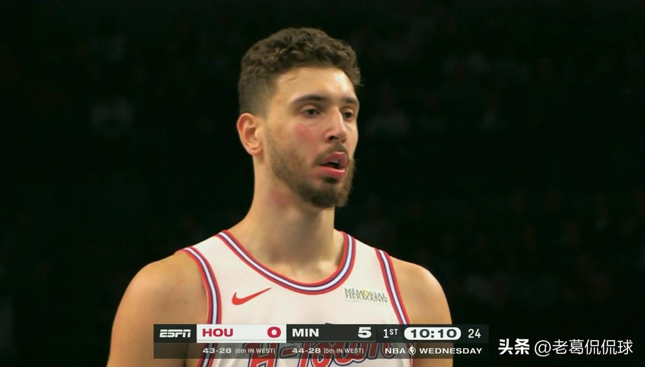 火箭当家中锋申京真是恨死队友杜兰特了！在今天火箭客场以108：110输给森林狼的