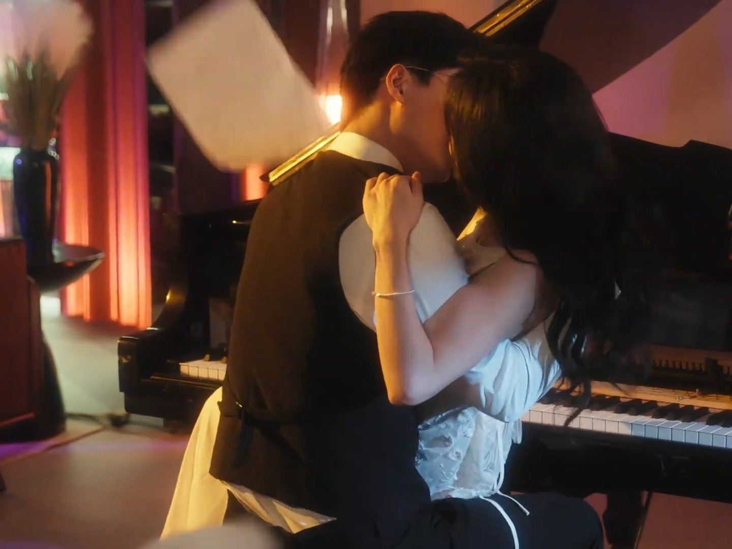 终于轮到轻喜剧短剧上桌了每天沉迷短剧的我终于等到轻喜剧短剧上桌了，脑子一扔就是看