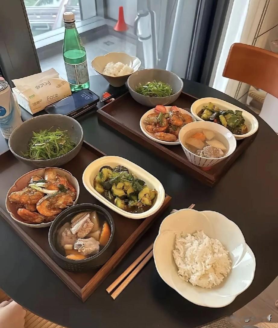猜猜这是在家里，还是在饭店