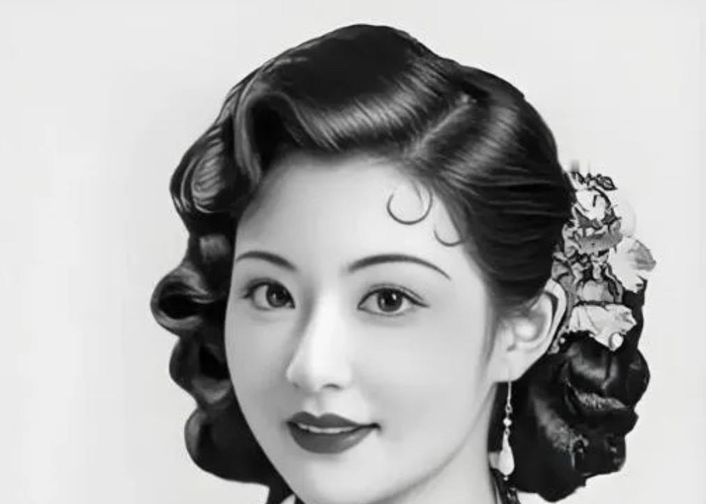 1939年，40岁的白兰花勾引宋霭龄23岁的儿子，在马尼拉成婚。宋霭龄气得浑身颤