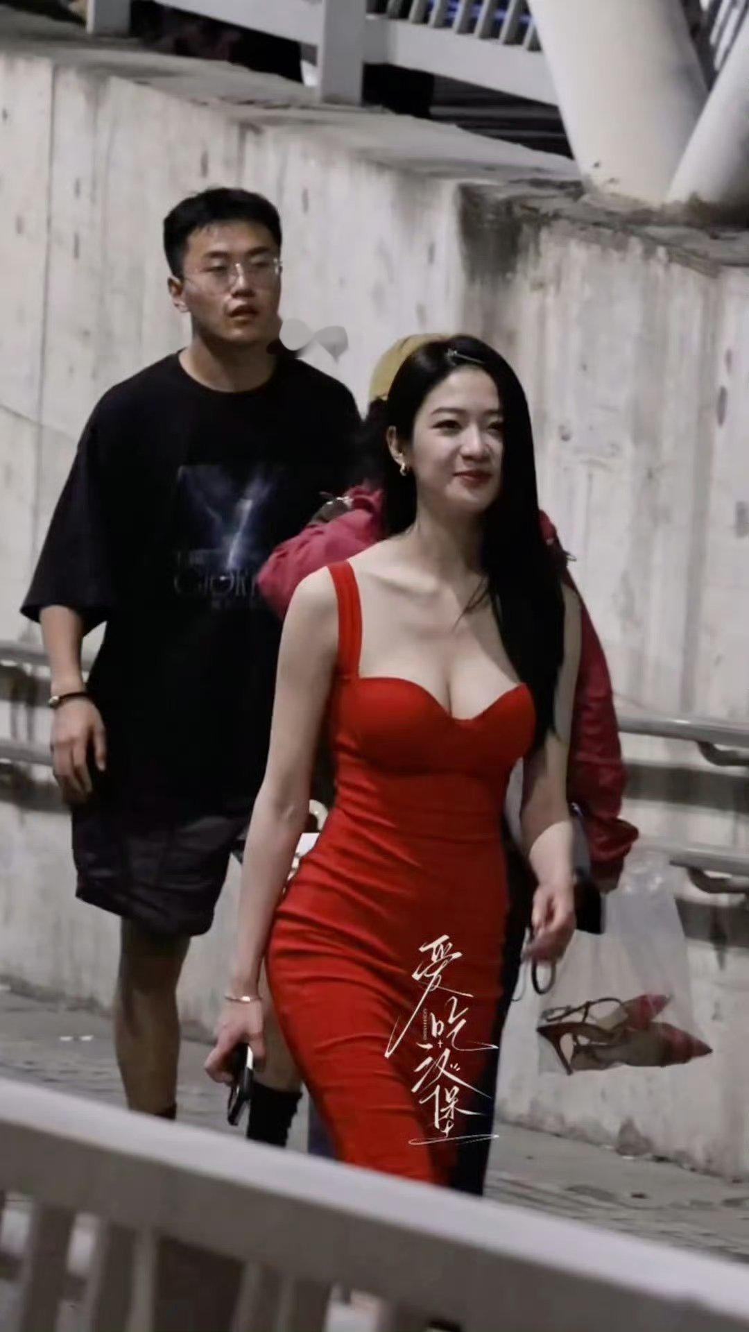 向涵之红裙气质女神还有人没有见过向涵之的红裙我会伤心的！姐姐真的美跪了