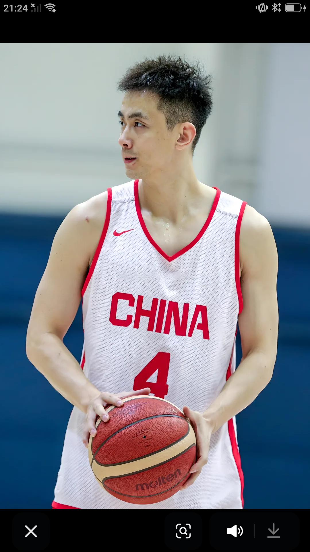 【辽篮核心赵继伟再次担任中国男篮队长，责任重大啊。】随着中国男篮主教练郭士强宣布