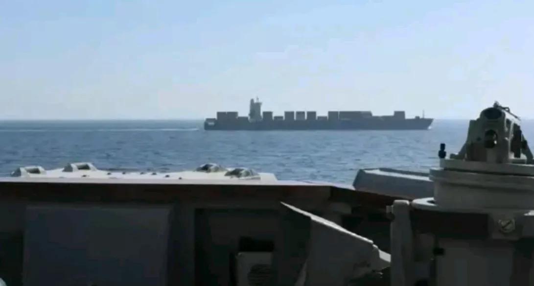 红新月会呼吁，美国必须尽快释放被扣伊朗货船。

半岛电视台报道，当地时间23日，