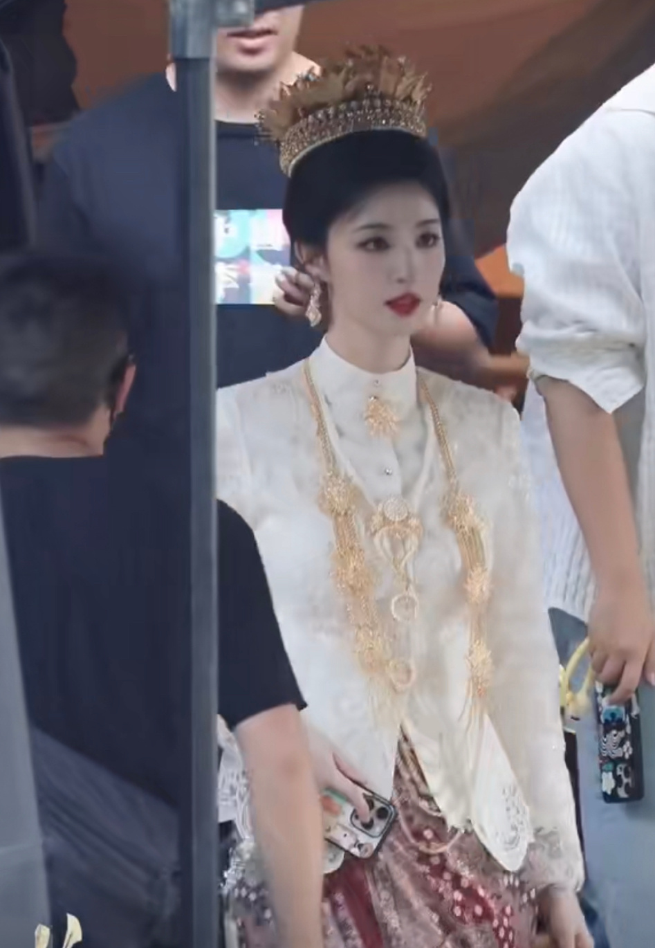 王楚然《这一秒过火》任素素南洋千金造型路透，贵气满满！ ​​​
