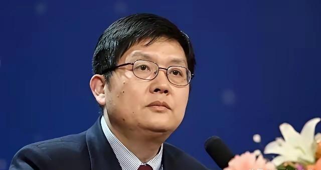中方曾呼吁谨慎前往 日本 ，然而 复旦大学的冯玮却高调推荐中国学生去日本，并把这